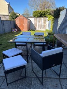 garden table and chairs