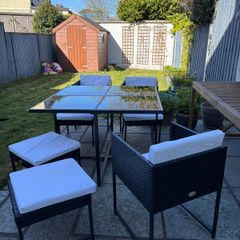 garden table and chairs