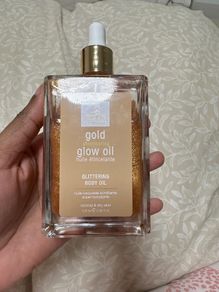Shimmering glow oil