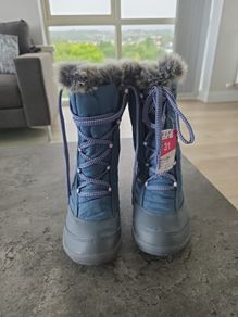 Snow boots kids. BRAND NEW.