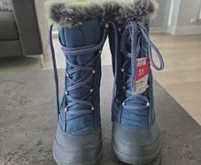 Snow boots kids. BRAND NEW.