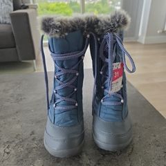 Snow boots kids. BRAND NEW.