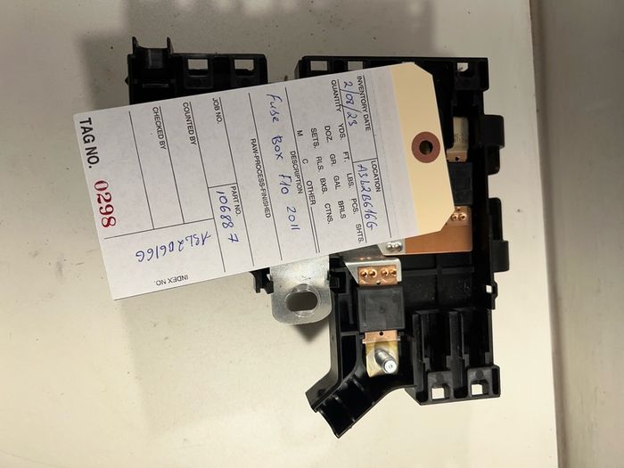 Fuse box power distributor for BMW X5 E70 E90 E91e92 F10 F11 F30 F31 10688710 A3l2b616g