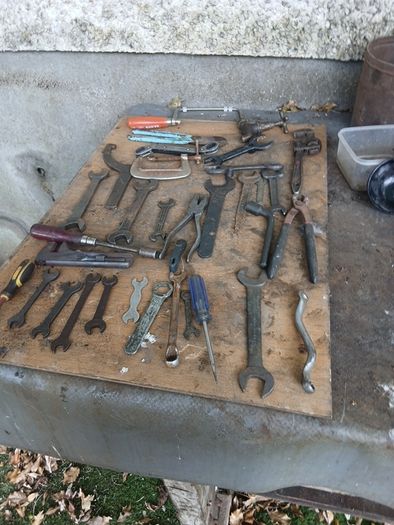 good amount of vintage tools