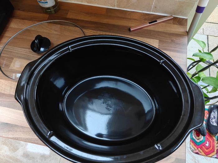 Slow cooker