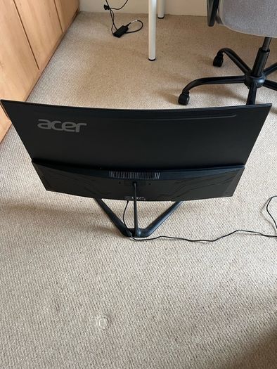 Acer ED320QR 31.5 Inch Curved Monitor with box