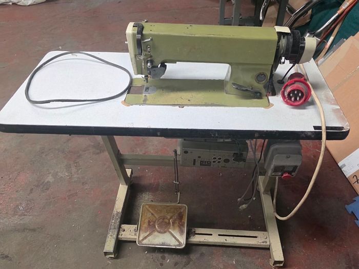 Rimoldi Industrial Sewing Machine 3 Phase Untested