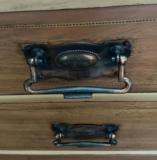 Chest of drawers