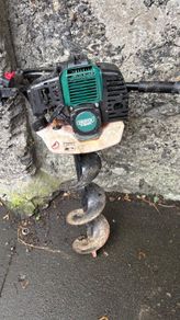Portable petrol powered hole drilling hand operate