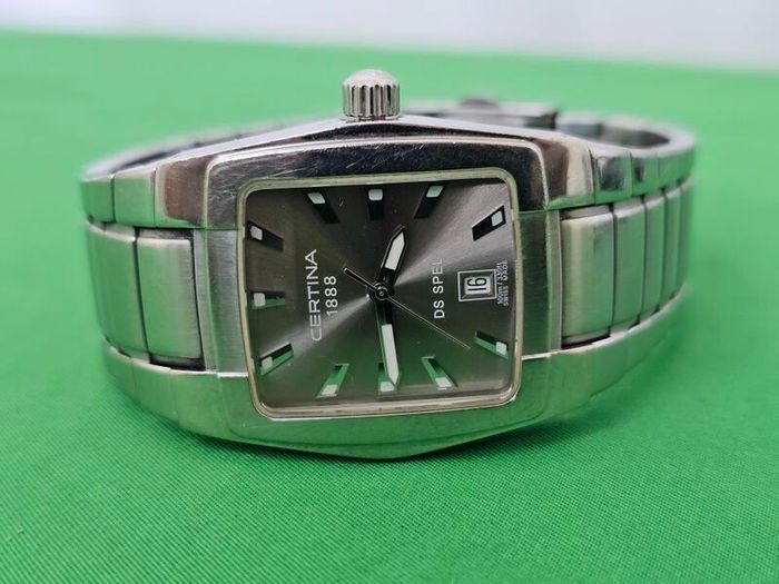 Vintage Swiss Made Certina DS Spel  Quartz Swiss Watch
