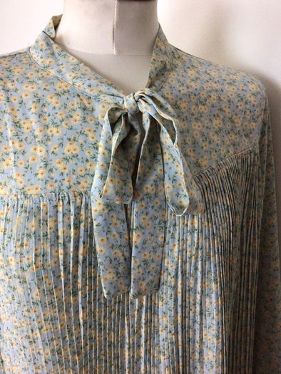 Green & Yellow ditzy floral print micro pleated long sleeve midi dress size M 12/14 includes post