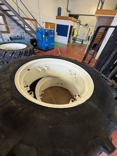 Ford rims 13.6/28 with Firestone Tyres
