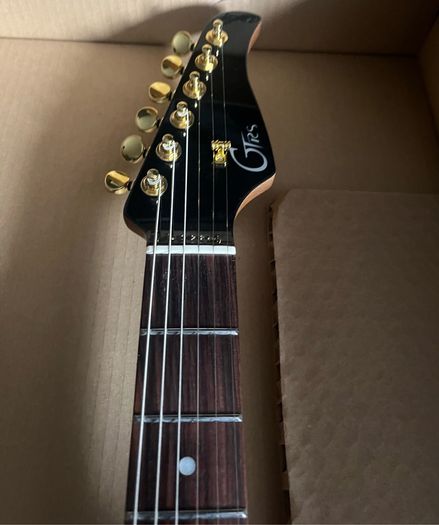Electric Guitar Stratocaster Mooer GTRS Standard 900 W  Electric Guitar with Integrated GTRS Intelligent multi effects Process System and Wireless Transmitter