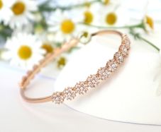 Daisy - Cubic Zirconia Pearl bangle Gold