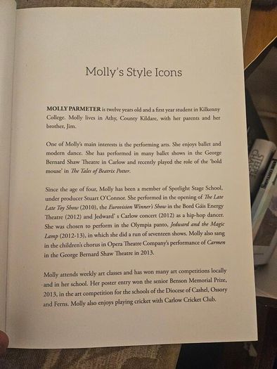 Molly's Style Icons. By Molly Parmeter. Signed First Edition Large Volume Hardback With Dustjacket In Good Condition.  See Photos For Same.