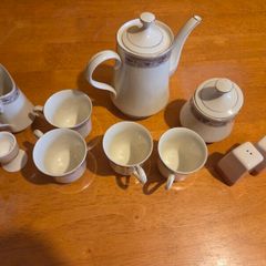 Teapot set, salt and pepper shaker