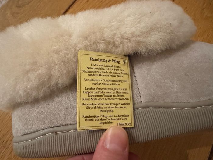 sheep skin slippers size 4 -5 UK