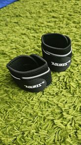 Wrist wraps. Gym weightlifting wraps