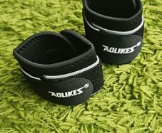 Wrist wraps. Gym weightlifting wraps