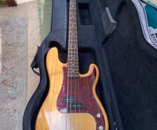 Bass guitar Fender, Japan, Signature model. USA