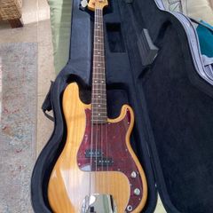 Bass guitar Fender, Japan, Signature model. USA