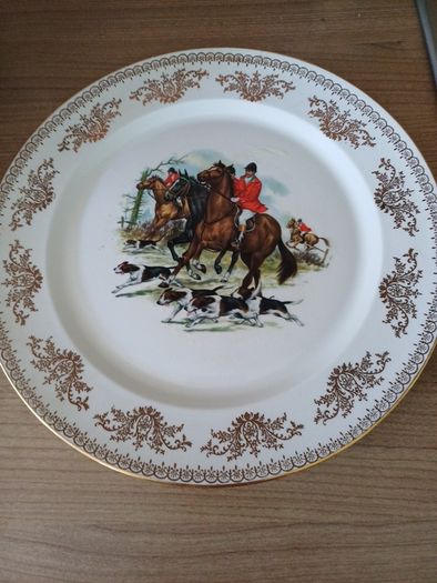 Large  Vintage Gainsborough Fox Hound  China Plate 26.5cm