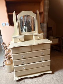 Cream Furniture Set