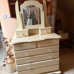 Cream Furniture Set