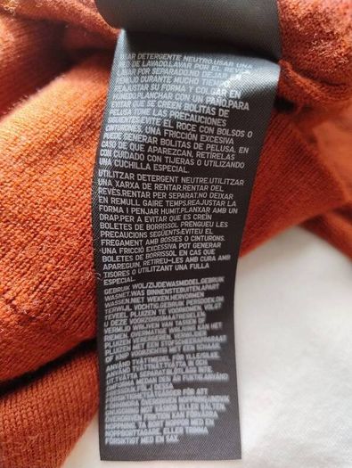 Uniqlo mens jumper 100% wool size medium in very good condition FREE STANDARD POSTAGE INCLUDED