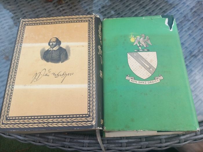 Shakespeare, 2 1960s hardbacks, D18 post 8e