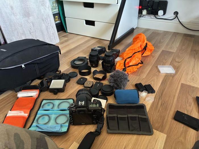 Nikon D7500 DSLR Photography Kit 3 Lenses Flashes Batteries, Filters, Bag and Studio Lights