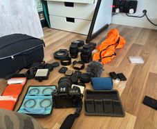 Nikon D7500 DSLR Photography Kit 3 Lenses Flashes Batteries, Filters, Bag and Studio Lights