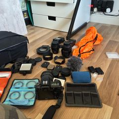 Nikon D7500 DSLR Photography Kit 3 Lenses Flashes Batteries, Filters, Bag and Studio Lights