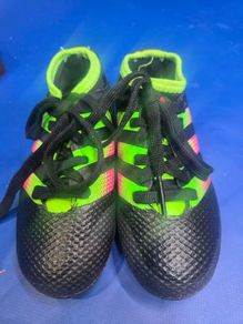 kids football boots
