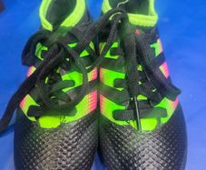 kids football boots