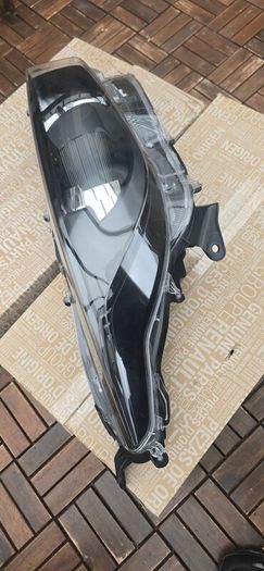 toyota yaris headlight right  side  2024