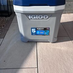igloo maxcold lattitude 62 roller