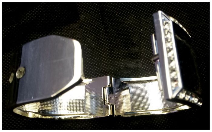 Ladies NEW Silver Chrome Hinged Belt Buckle Adjustable Bangle/ Bracelet By Park Lane