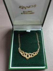 9ct gold Kinneys necklace