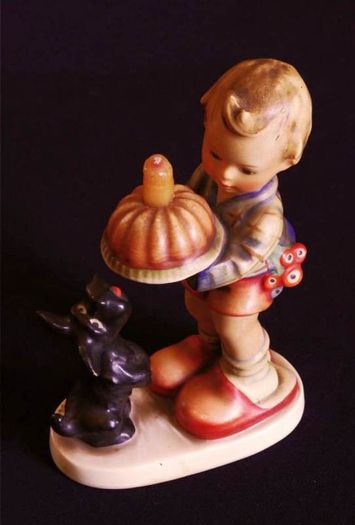 Hummel Rare 6"/15.25cm Figurine