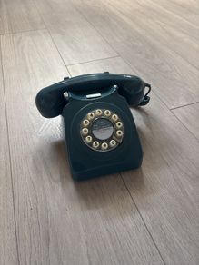 70's style landline phone