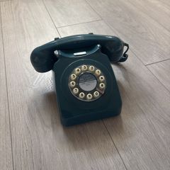 70's style landline phone