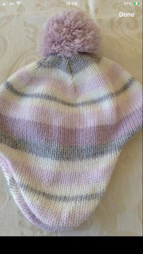 Girls hat 6/12 mths