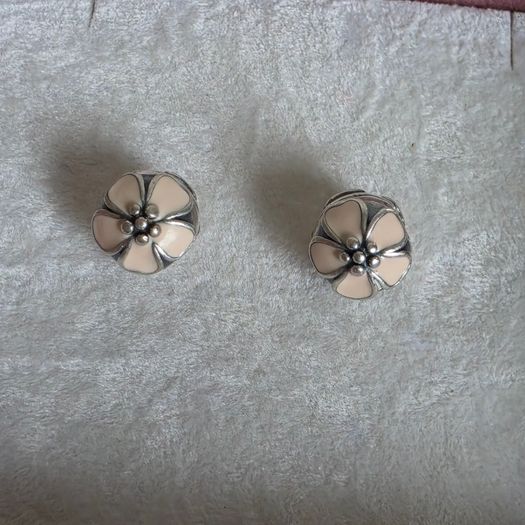 Pandora cherry blossom clips charm, featuring smooth cream enamel petals and a sterling silver beaded center very good condition