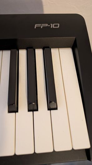 Roland FP-10 Digital Piano