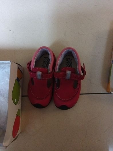 Riscosta  Shoes.  Size : 20- 12 -18 Months. Approximately.  In Original Box.