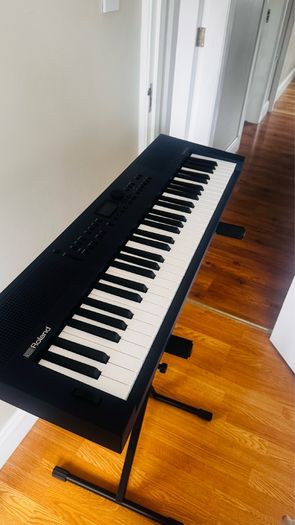 Roland Go Keys piano