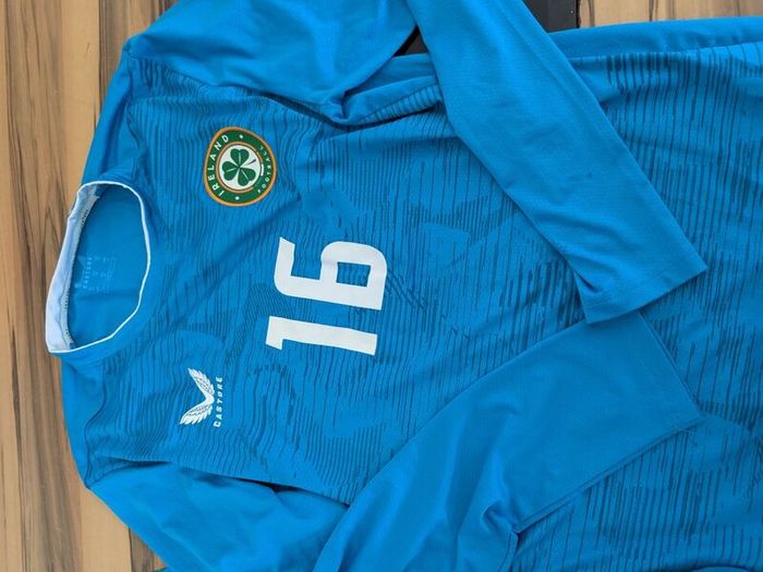 Rare ireland soccer goal keeper team issued adult med