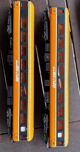 Hornby intercuty coaches. These items are an OO gauge model railway passenger coach featuring the classic orange and black Irish Rail (Iarnrod Eireann) InterCity livery.