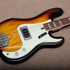 Lakland Skyline Bass with case